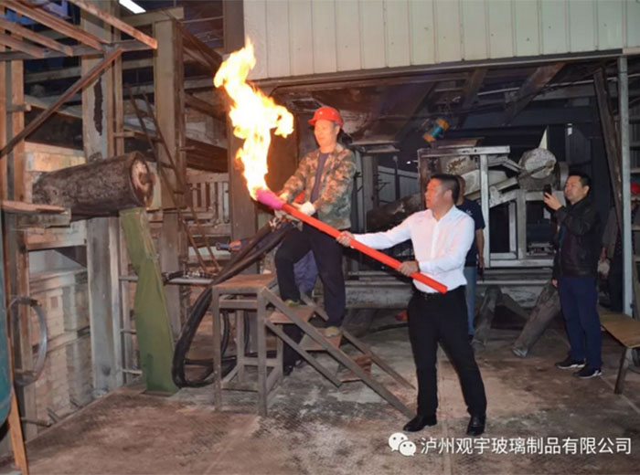 觀宇玻璃一車(chē)間點(diǎn)火儀式隆重舉行