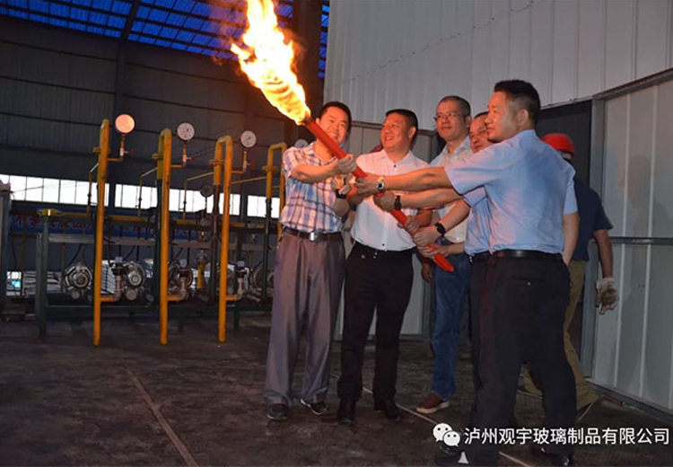 觀宇玻璃三車(chē)間點(diǎn)火儀式隆重舉行